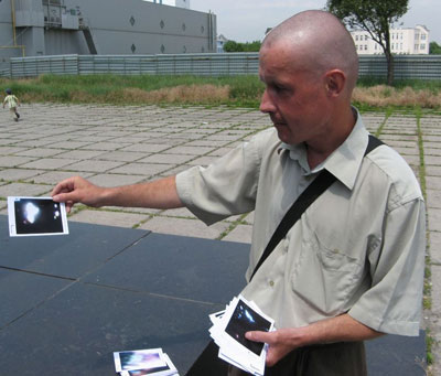 Павел Елисеенков демонстрирует трофеи.